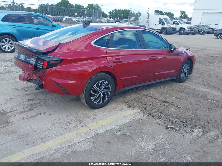 2026 Hyundai Sonata hybrid VIN KMHL24JJ8TA138417 IAAI salvage auction — FRONT & REAR, Rebuildable (Florida), sold $7,725 on 2026-07-22 (photo 4)
