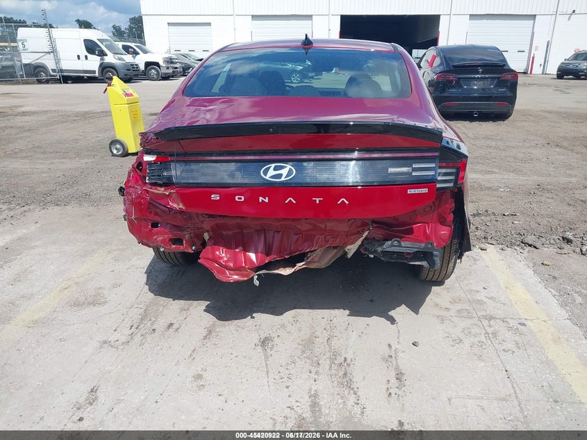 2026 Hyundai Sonata hybrid VIN KMHL24JJ8TA138417 IAAI salvage auction — FRONT & REAR, Rebuildable (Florida), sold $7,725 on 2026-07-22 (photo 6)