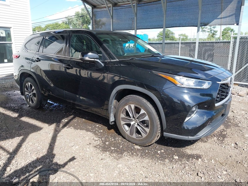 2020 Toyota Highlander VIN 5TDGZRBH9LS503989 IAAI salvage auction — RIGHT SIDE, Salvage Title (New York), sold $20,300 on 2026-07-06 (photo 1)