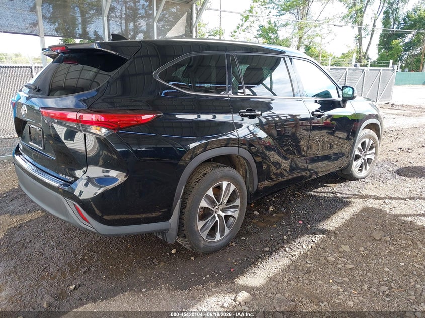 2020 Toyota Highlander VIN 5TDGZRBH9LS503989 IAAI salvage auction — RIGHT SIDE, Salvage Title (New York), sold $20,300 on 2026-07-06 (photo 4)