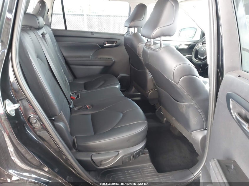 2020 Toyota Highlander VIN 5TDGZRBH9LS503989 IAAI salvage auction — RIGHT SIDE, Salvage Title (New York), sold $20,300 on 2026-07-06 (photo 8)