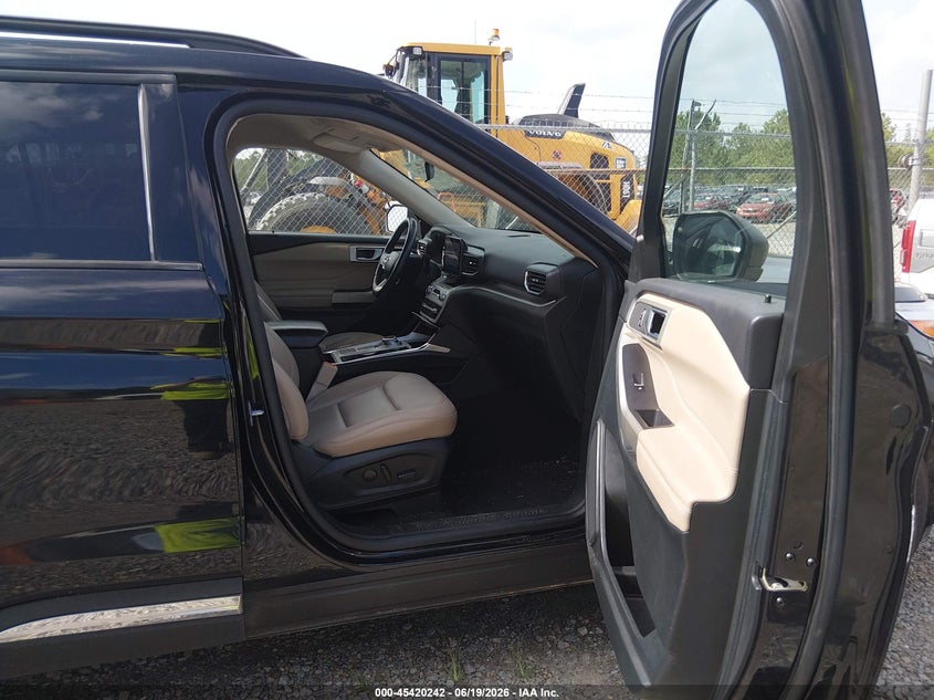2023 Ford Explorer VIN 1FMSK7DH6PGB29420 IAAI salvage auction — WATER/FLOOD, Salvage Title, sold $12,000 on 2026-08-21 (photo 5)