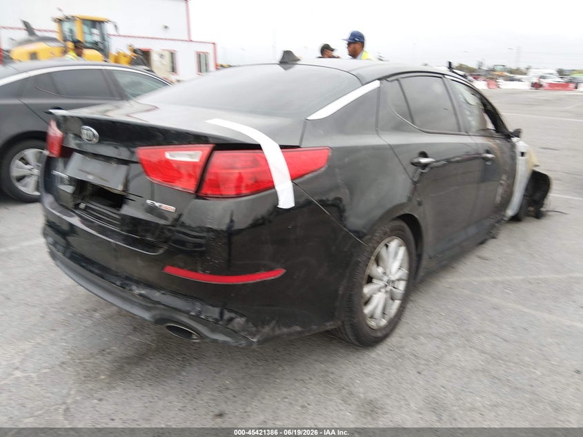2015 Kia Optima VIN 5XXGN4A7XFG416485 IAAI salvage auction — EXTERIOR BURN, Non-Repairable (California), sold $250 on 2026-07-09 (photo 4)