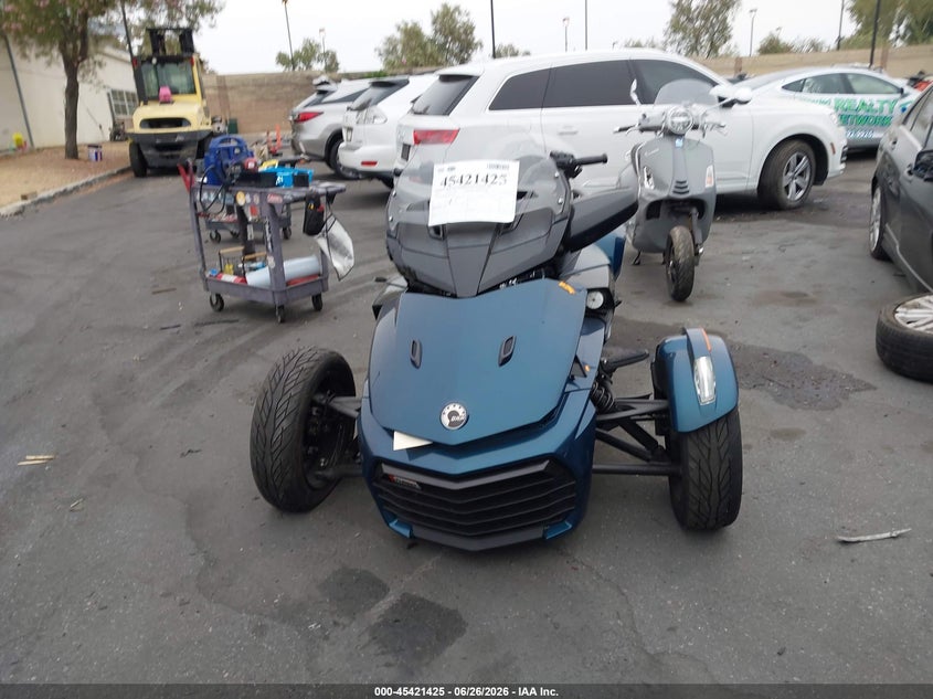 2023 Can-am/ brp Spyder VIN 2BXREDD2XPV000607 IAAI salvage auction — RIGHT SIDE, Wait Title, sold $4,950 on 2026-09-18 (photo 5)