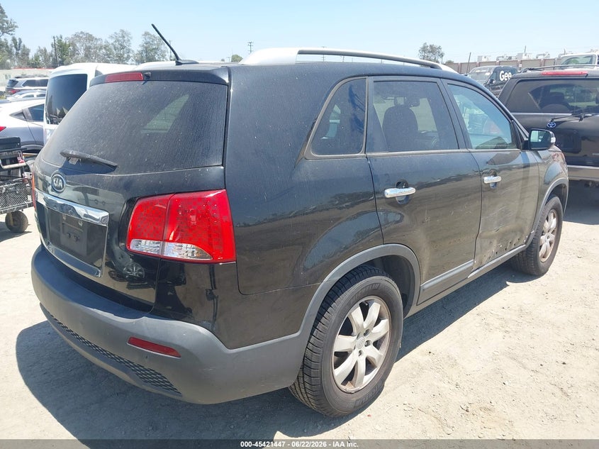 2011 Kia Sorento VIN 5XYKT3A16BG170935 IAAI salvage auction — SIDE, Salvage (California), sold $1,100 on 2026-07-22 (photo 4)