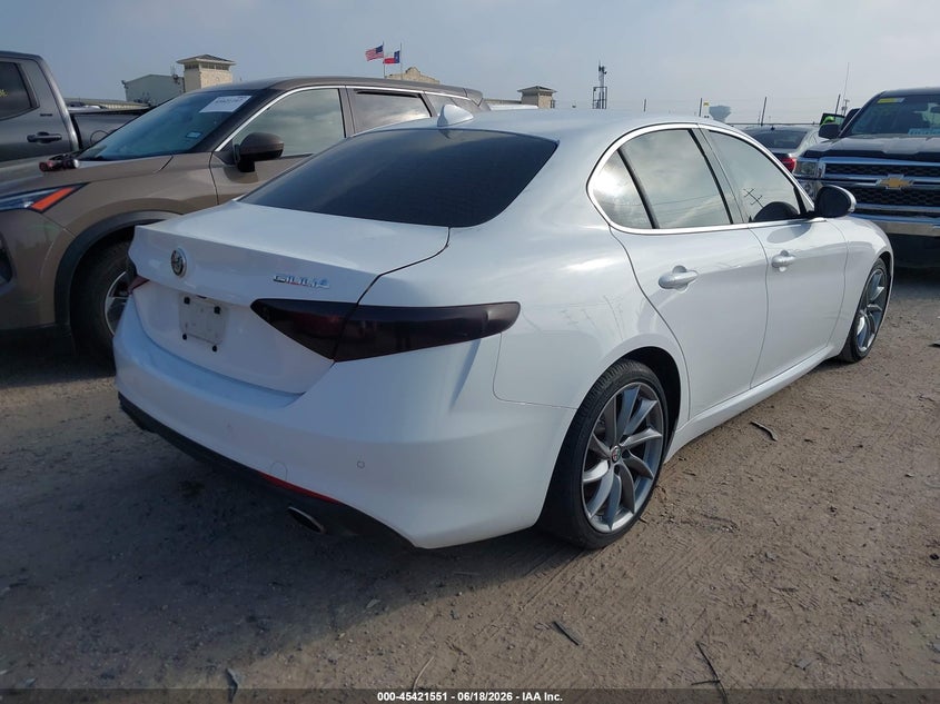 2017 Alfa romeo Giulia VIN ZARFAEBN6H7551894 IAAI salvage auction — NORMAL WEAR, Original (Texas), sold $2,700 on 2026-07-29 (photo 4)