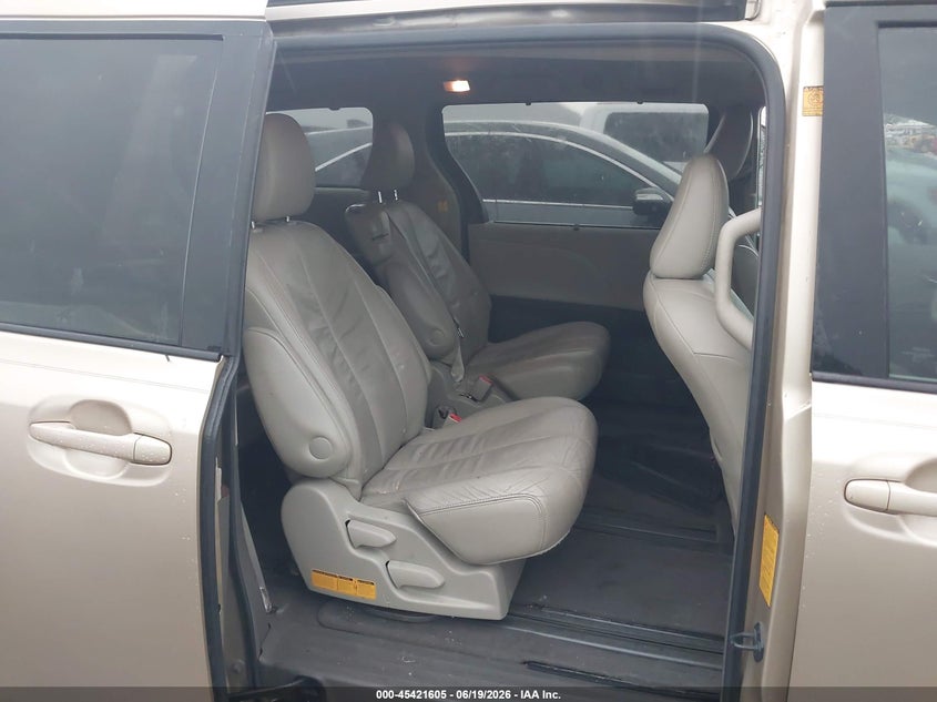 2011 Toyota Sienna VIN 5TDYK3DCXBS102313 IAAI salvage auction — NORMAL WEAR, Original (Texas), sold $3,175 on 2026-07-07 (photo 8)