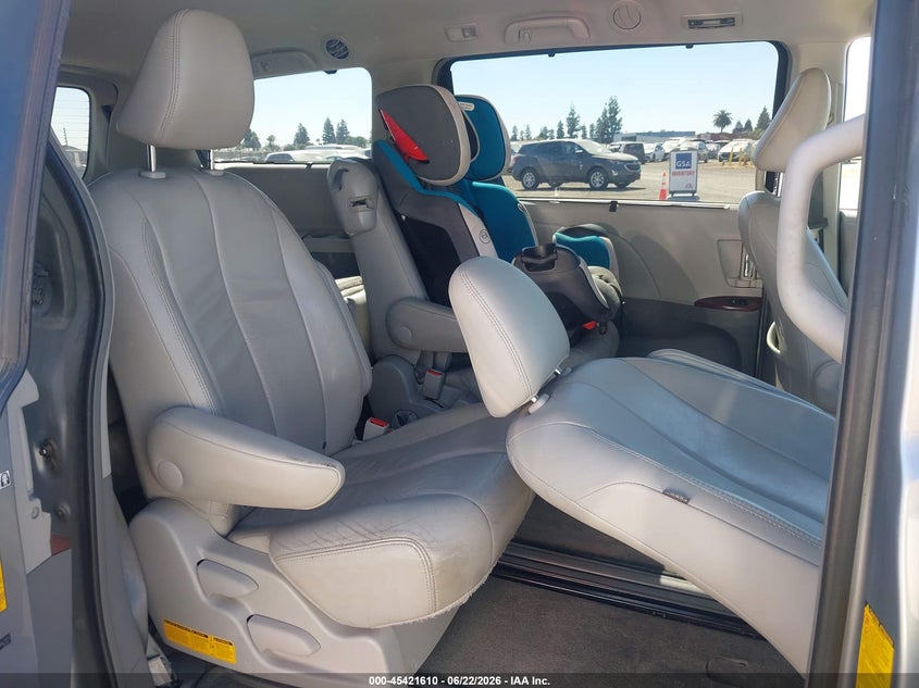 2014 Toyota Sienna VIN 5TDYK3DC7ES442121 IAAI salvage auction — REAR END, Salvage Title, sold $1,800 on 2026-07-28 (photo 8)