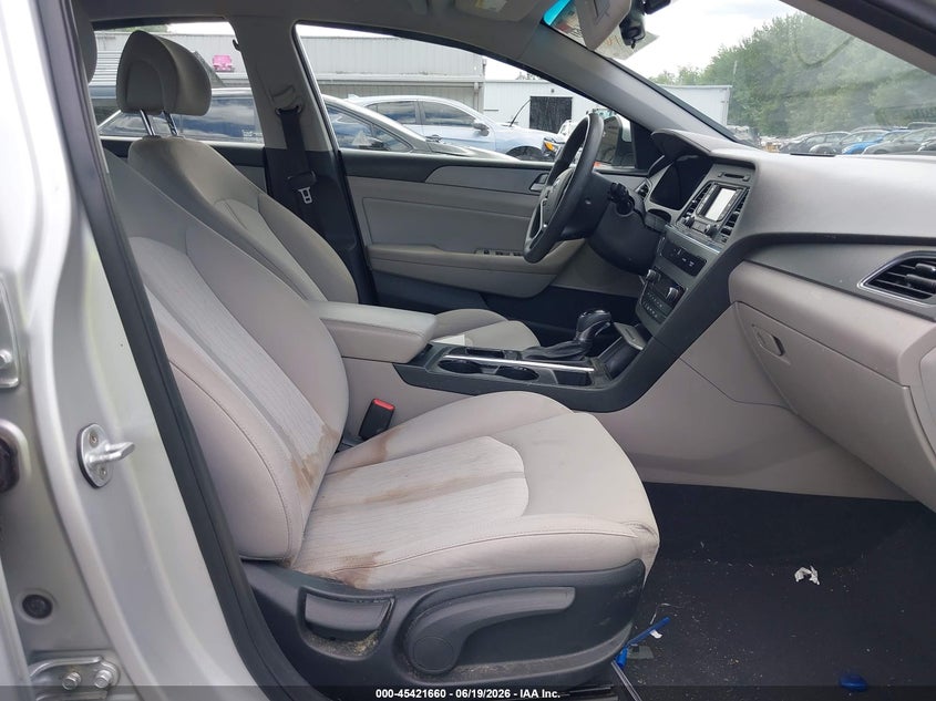 2016 Hyundai Sonata VIN KMHE24L1XGA029730 IAAI salvage auction — FRONT END, Salvage (Connecticut), sold $425 on 2026-07-16 (photo 5)