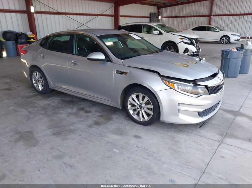2017 Kia Optima VIN 5XXGT4L30HG170940 IAAI salvage auction — NORMAL WEAR, Salvage (California), sold $425 on 2026-07-28 (photo 1)