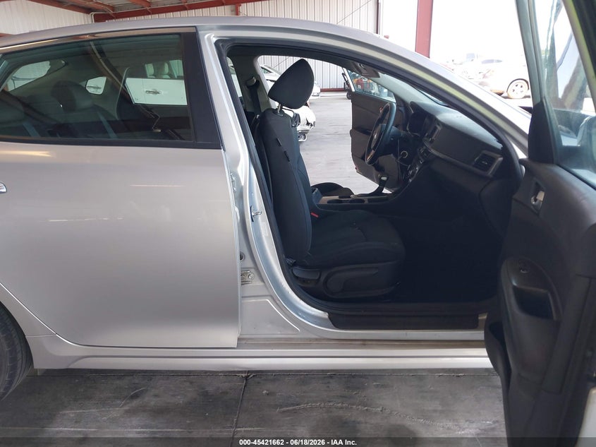 2017 Kia Optima VIN 5XXGT4L30HG170940 IAAI salvage auction — NORMAL WEAR, Salvage (California), sold $425 on 2026-07-28 (photo 5)