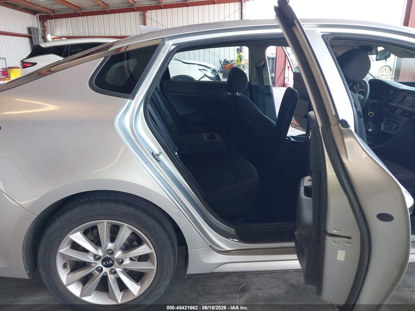 2017 Kia Optima VIN 5XXGT4L30HG170940 IAAI salvage auction — NORMAL WEAR, Salvage (California), sold $425 on 2026-07-28 (photo 8)