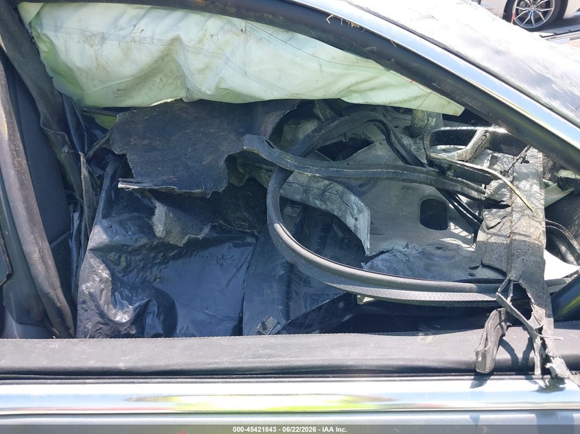 2019 Maserati Ghibli VIN ZAM57YSLXK1329644 IAAI salvage auction — BIO HAZARD, Salvage Title, sold $100 on 2026-09-08 (photo 5)