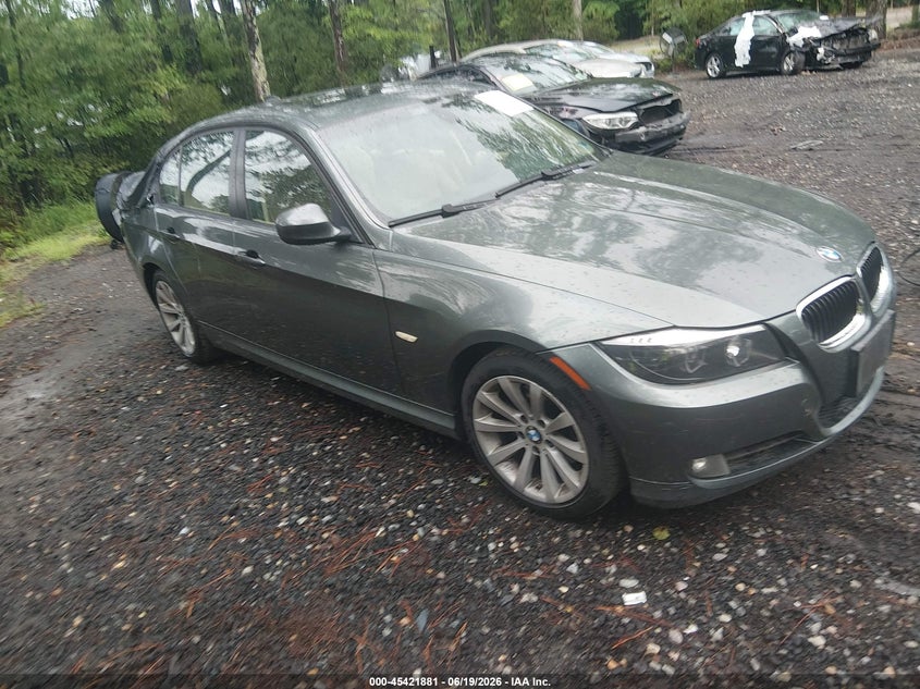 2009 BMW 3 series VIN WBAPH735X9E127715 IAAI salvage auction — REAR END, Clear (Virginia), sold $300 on 2026-07-28 (photo 1)