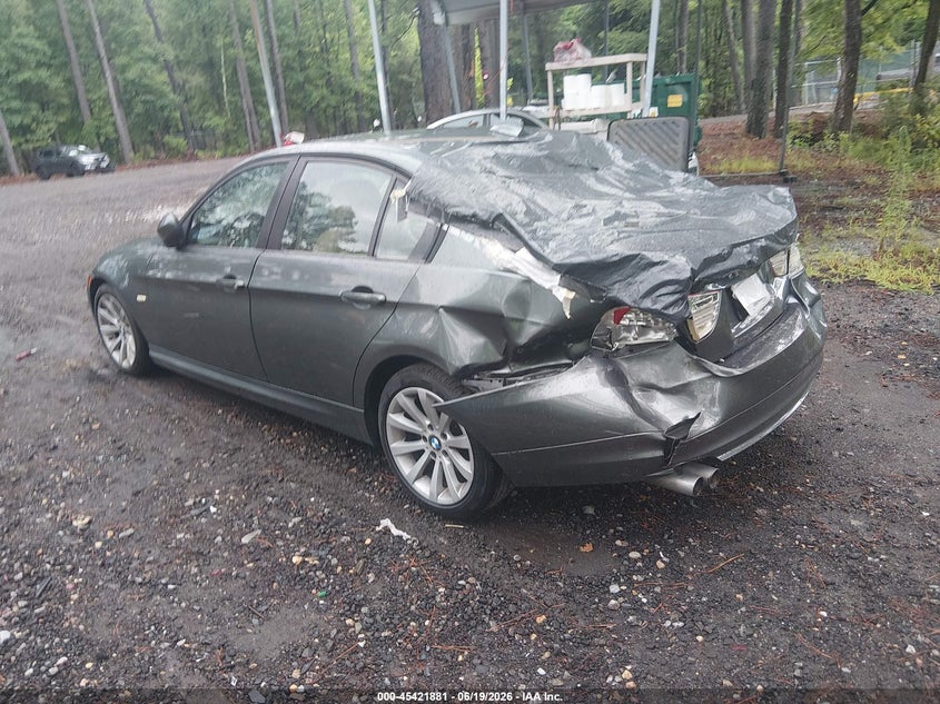 2009 BMW 3 series VIN WBAPH735X9E127715 IAAI salvage auction — REAR END, Clear (Virginia), sold $300 on 2026-07-28 (photo 3)