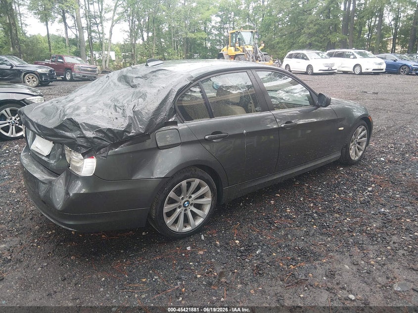 2009 BMW 3 series VIN WBAPH735X9E127715 IAAI salvage auction — REAR END, Clear (Virginia), sold $300 on 2026-07-28 (photo 4)