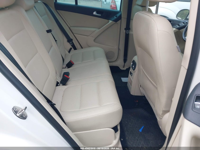 2013 Volkswagen Tiguan VIN WVGBV3AX3DW057170 IAAI salvage auction — NORMAL WEAR, Clear (Massachusetts), sold $400 on 2026-07-14 (photo 8)