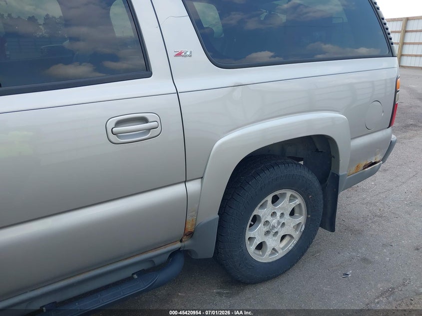 2005 Chevrolet Suburban 1500 VIN 3GNFK16Z35G252402 IAAI salvage auction — NORMAL WEAR, Clear (Minnesota), sold $425 on 2026-07-07 (photo 6)