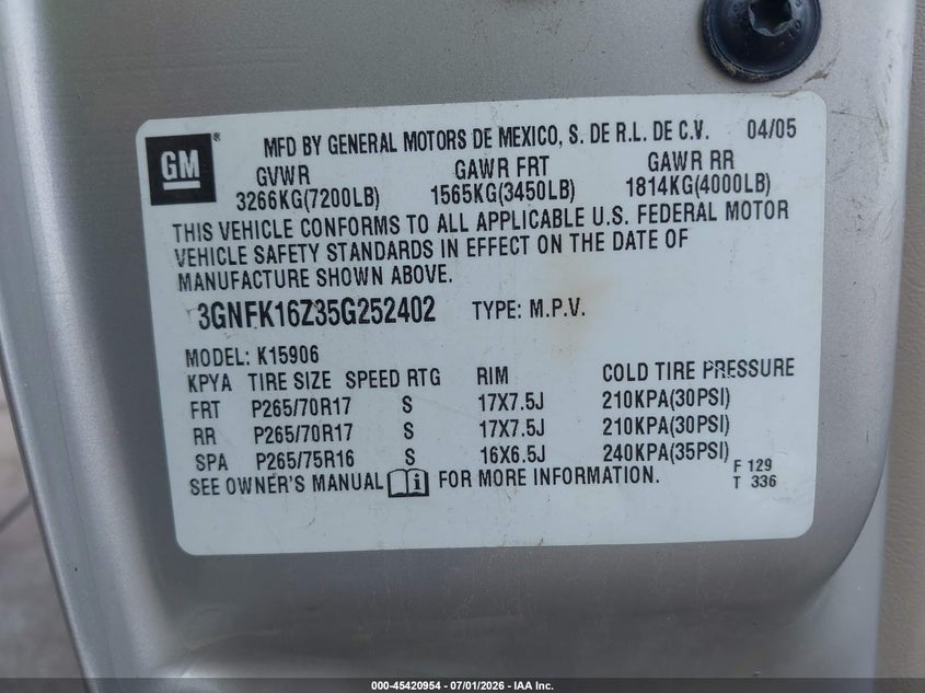 2005 Chevrolet Suburban 1500 VIN 3GNFK16Z35G252402 IAAI salvage auction — NORMAL WEAR, Clear (Minnesota), sold $425 on 2026-07-07 (photo 9)