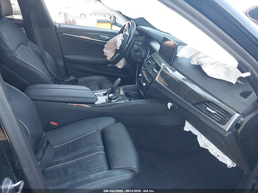 2019 BMW 5er VIN WBAJB9C52KB464485 IAAI salvage auction — FRONT END, Salvage Title, sold $5,850 on 2026-08-01 (photo 5)