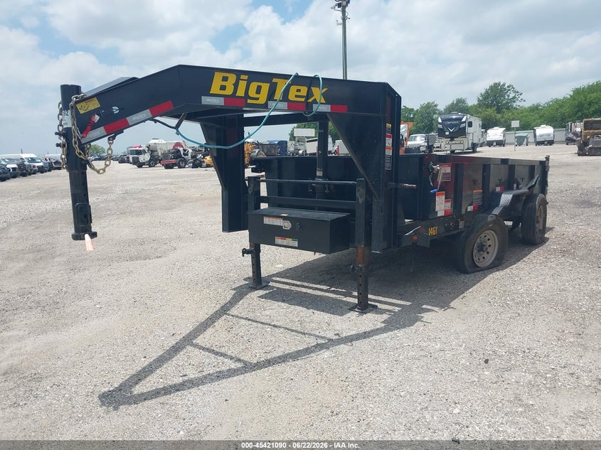 2025 Big tex trailer co inc Gooseneck dual axle VIN 16V3D2223S5400592 IAAI salvage auction — SIDE, Salvage (Texas), sold $3,550 on 2026-09-19 (photo 2)