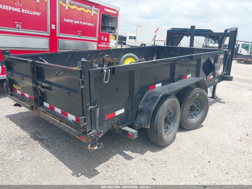 2025 Big tex trailer co inc Gooseneck dual axle VIN 16V3D2223S5400592 IAAI salvage auction — SIDE, Salvage (Texas), sold $3,550 on 2026-09-19 (photo 4)