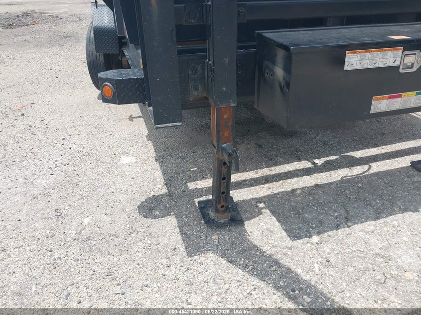 2025 Big tex trailer co inc Gooseneck dual axle VIN 16V3D2223S5400592 IAAI salvage auction — SIDE, Salvage (Texas), sold $3,550 on 2026-09-19 (photo 8)