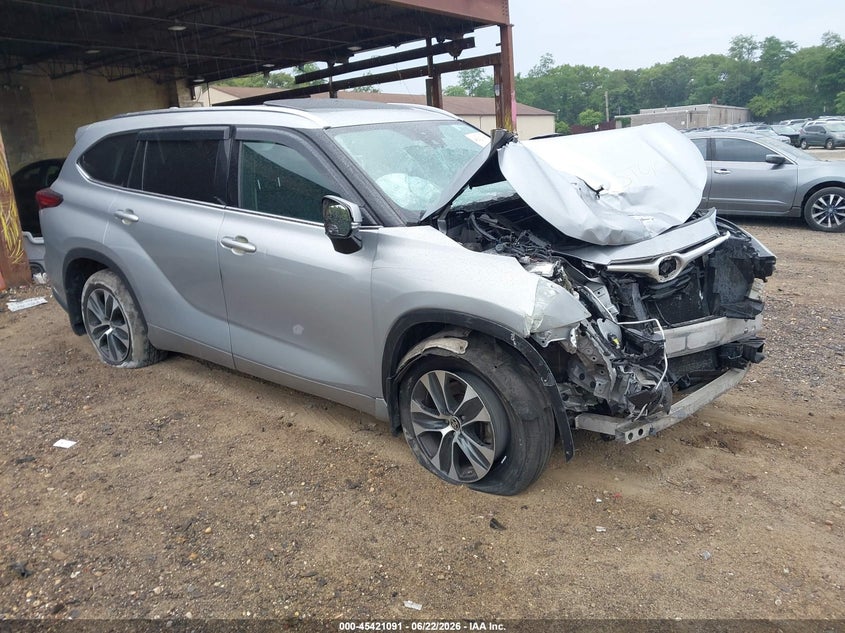 2020 Toyota Highlander VIN 5TDGZRBH0LS000593 IAAI salvage auction — FRONT END, Mv-907A (New York), sold $4,300 on 2026-07-21 (photo 1)