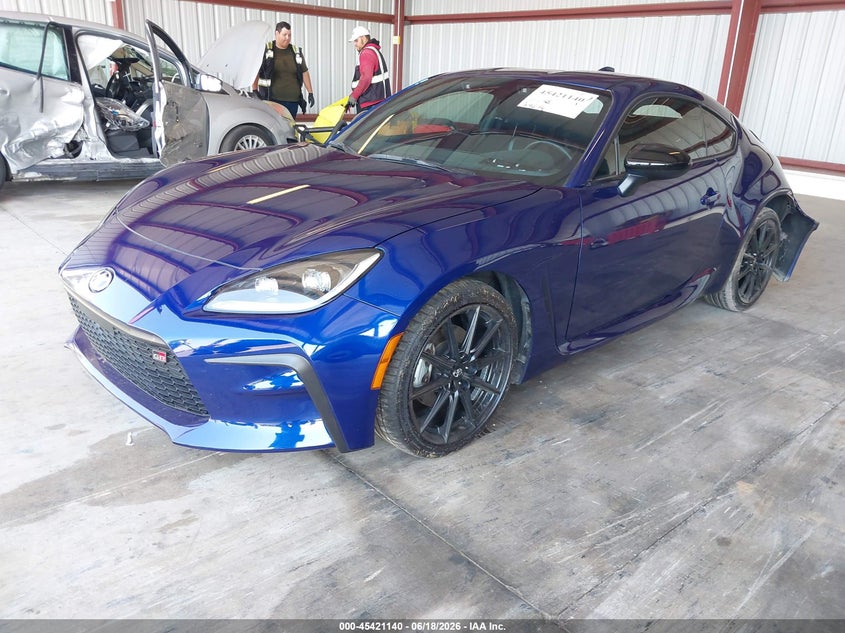 2025 Toyota Gr 86 VIN JF1ZNBE17S9756001 IAAI salvage auction — REAR END, Salvage (California), sold $3,350 on 2026-07-28 (photo 2)