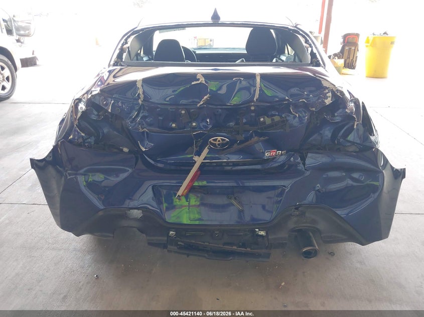 2025 Toyota Gr 86 VIN JF1ZNBE17S9756001 IAAI salvage auction — REAR END, Salvage (California), sold $3,350 on 2026-07-28 (photo 6)
