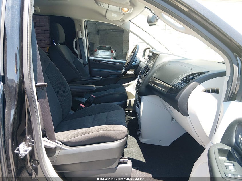 2017 Dodge Grand caravan VIN 2C4RDGBG0HR780551 IAAI salvage auction — NORMAL WEAR, SF97 (California), sold $7,350 on 2026-07-30 (photo 5)