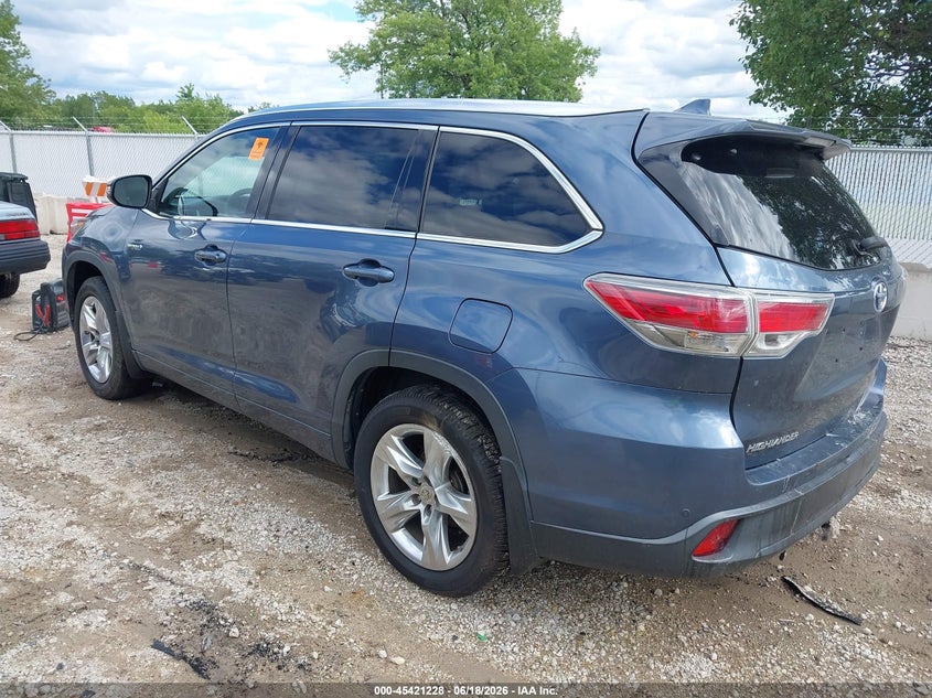 2015 Toyota Highlander VIN 5TDDCRFH7FS012808 IAAI salvage auction — BIOHAZARD/CHEMICAL, Salvage Title, sold $5,300 on 2026-07-31 (photo 3)