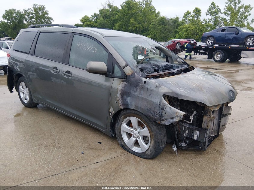 2011 Toyota Sienna VIN 5TDKK3DC6BS045601 IAAI salvage auction — ENGINE BURN, Salvage (Indiana), sold $325 on 2026-07-28 (photo 1)