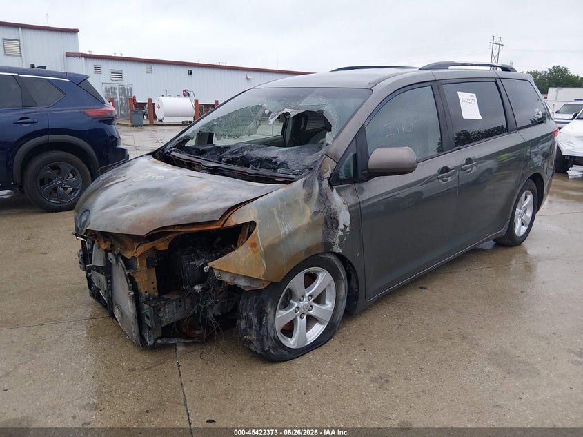 2011 Toyota Sienna VIN 5TDKK3DC6BS045601 IAAI salvage auction — ENGINE BURN, Salvage (Indiana), sold $325 on 2026-07-28 (photo 2)