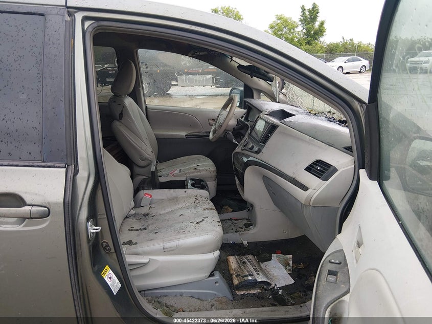 2011 Toyota Sienna VIN 5TDKK3DC6BS045601 IAAI salvage auction — ENGINE BURN, Salvage (Indiana), sold $325 on 2026-07-28 (photo 5)