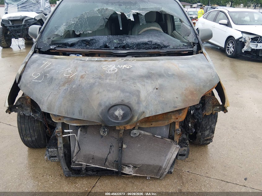 2011 Toyota Sienna VIN 5TDKK3DC6BS045601 IAAI salvage auction — ENGINE BURN, Salvage (Indiana), sold $325 on 2026-07-28 (photo 6)