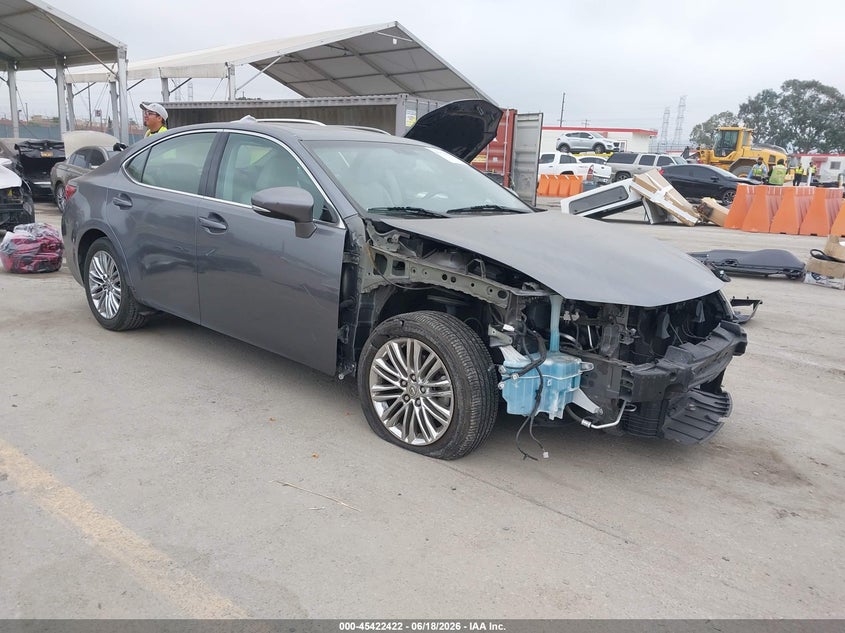 2013 Lexus ES VIN JTHBK1GG5D2011614 IAAI salvage auction — RIGHT FRONT, Salvage Title, sold $3,950 on 2026-07-18 (photo 1)