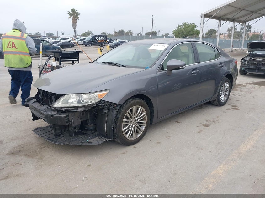 2013 Lexus ES VIN JTHBK1GG5D2011614 IAAI salvage auction — RIGHT FRONT, Salvage Title, sold $3,950 on 2026-07-18 (photo 2)