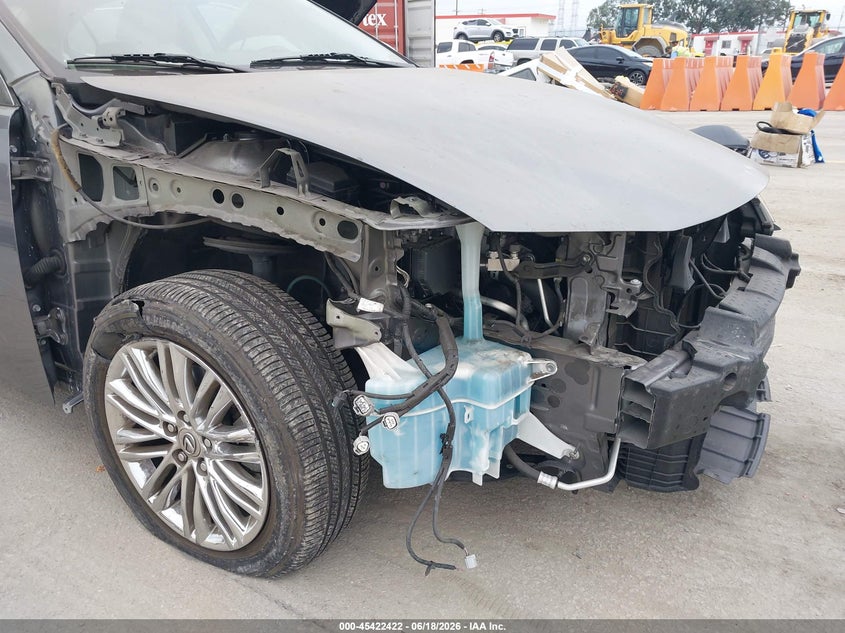 2013 Lexus ES VIN JTHBK1GG5D2011614 IAAI salvage auction — RIGHT FRONT, Salvage Title, sold $3,950 on 2026-07-18 (photo 6)