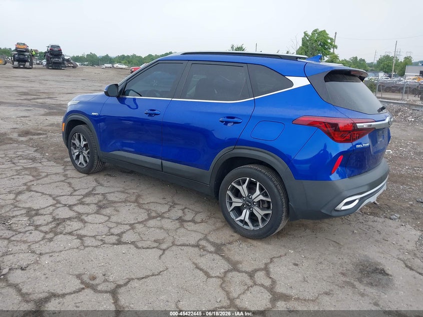 2021 Kia Seltos VIN KNDERCAA9M7186171 IAAI salvage auction — SIDE, Wait Title, sold $4,300 on 2026-08-02 (photo 3)