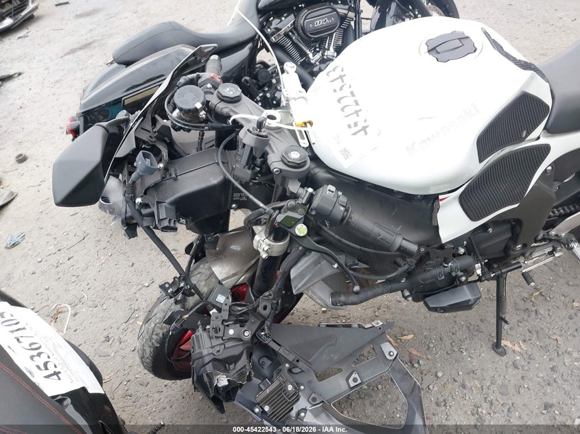 2025 Kawasaki Zx VIN JKBZXJJ17SA023214 IAAI salvage auction — FRONT END, Salvage Title, sold $25 on 2026-07-29 (photo 2)