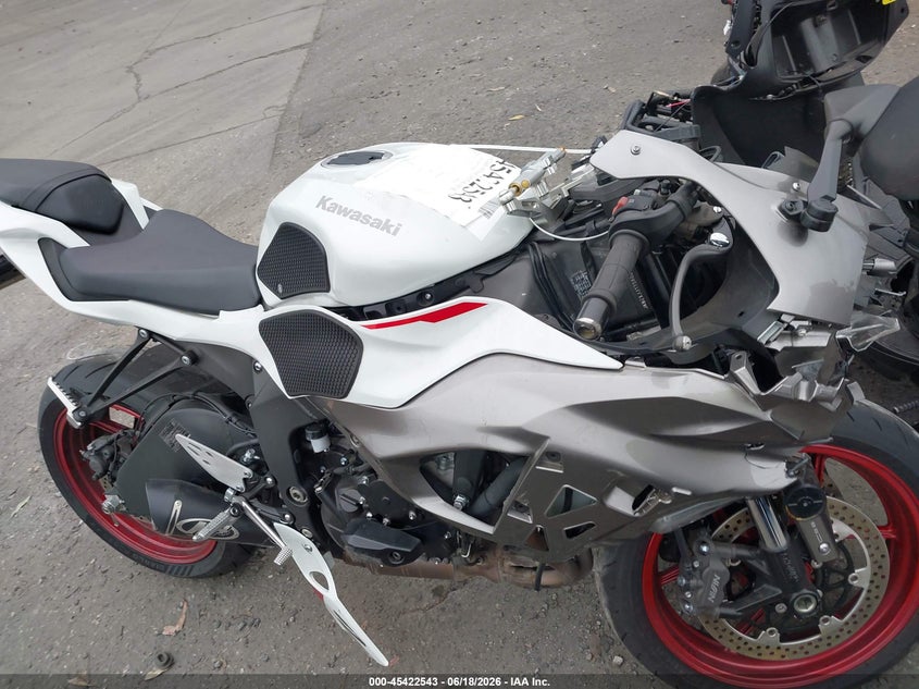 2025 Kawasaki Zx VIN JKBZXJJ17SA023214 IAAI salvage auction — FRONT END, Salvage Title, sold $25 on 2026-07-29 (photo 8)