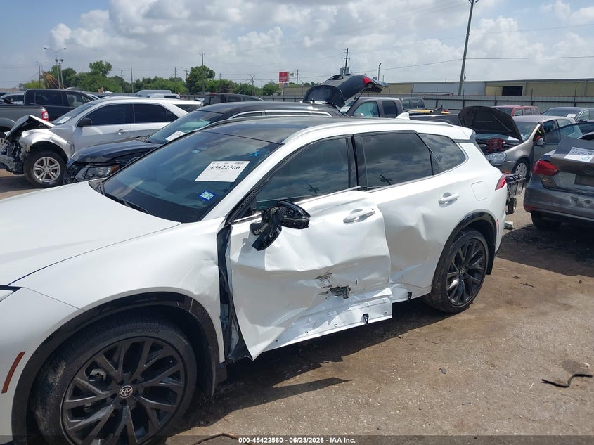 2025 Toyota Crown signia VIN JTDACAAJ4S3034212 IAAI salvage auction — SIDE, Salvage (Texas), sold $18,000 on 2026-07-22 (photo 6)