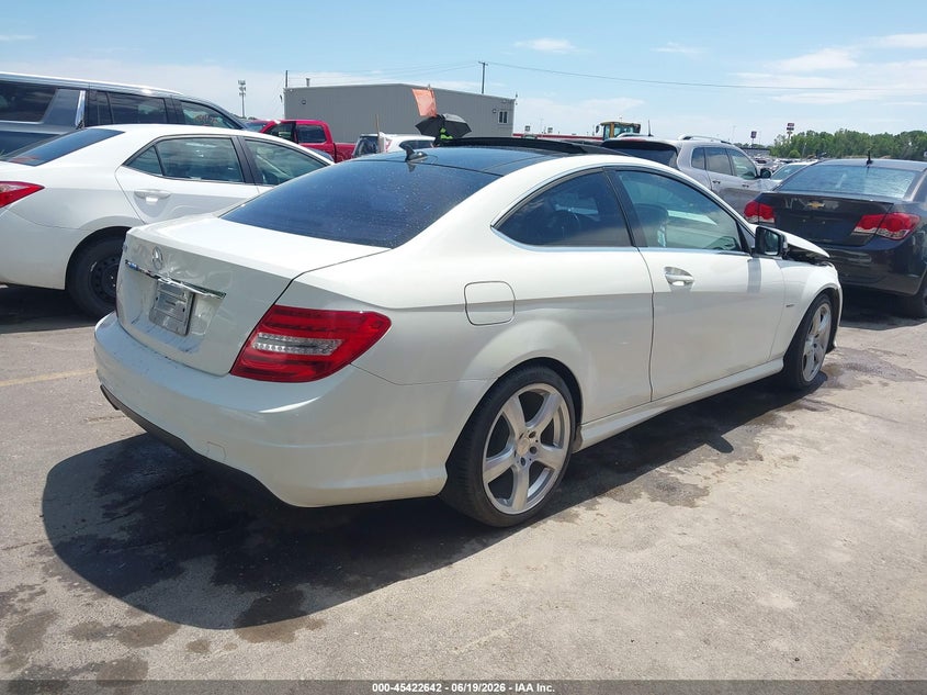 2012 Mercedes-benz C-klasse VIN WDDGJ4HB4CF847832 IAAI salvage auction — FRONT END, Salvage (Utah), sold $850 on 2026-07-23 (photo 4)