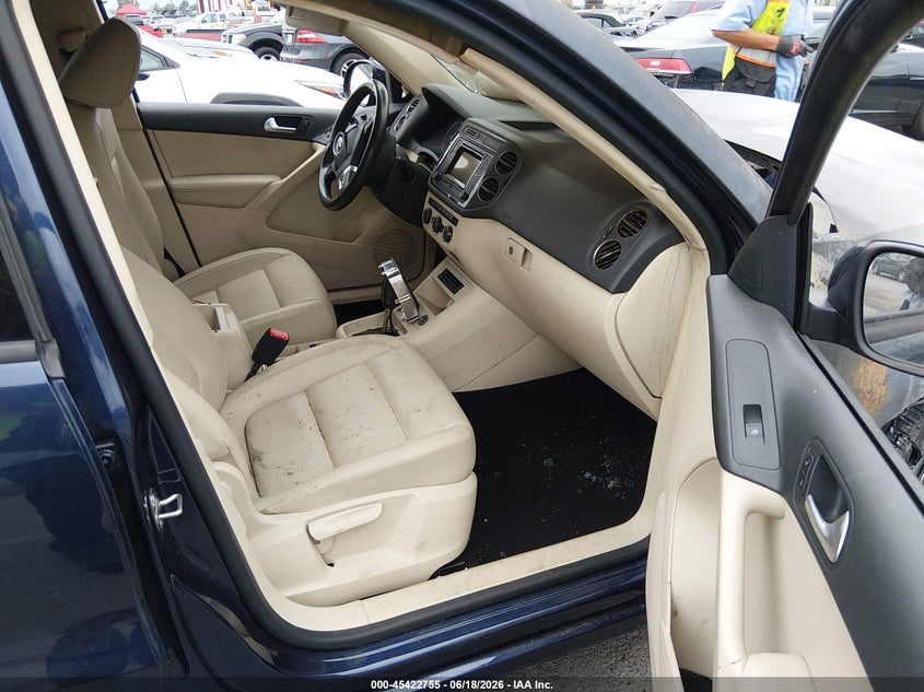 2016 Volkswagen Tiguan VIN WVGAV7AX2GW565038 IAAI salvage auction — ENGINE BURN, Salvage Title, sold $250 on 2026-08-06 (photo 5)