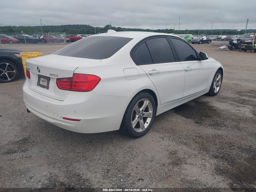 2015 BMW 3er VIN WBA3C3G5XFNS74385 IAAI salvage auction — WATER/FLOOD, Junk (Oklahoma), sold $1,125 on 2026-07-28 (photo 4)