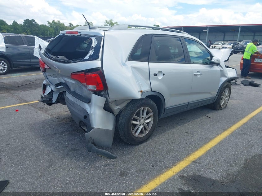 2014 Kia Sorento VIN 5XYKT3A68EG470315 IAAI salvage auction — FRONT & REAR, Salvage Title, sold $375 on 2026-07-22 (photo 4)
