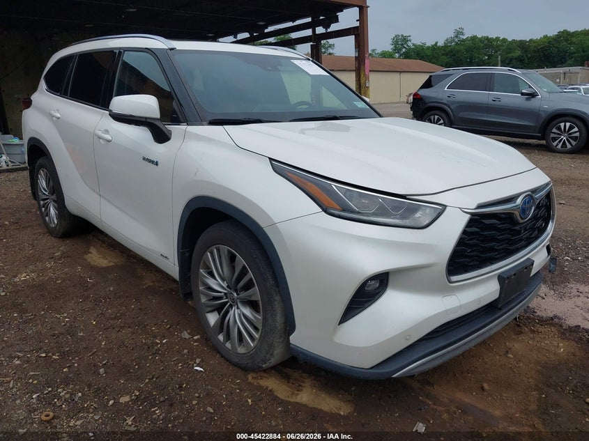 2021 Toyota Highlander VIN 5TDEBRCH2MS036362 IAAI salvage auction — FRONT END, Salvage Title, sold $24,600 on 2026-07-17 (photo 1)
