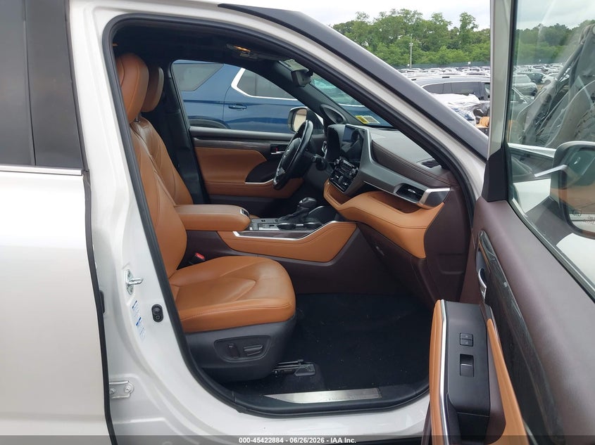 2021 Toyota Highlander VIN 5TDEBRCH2MS036362 IAAI salvage auction — FRONT END, Salvage Title, sold $24,600 on 2026-07-17 (photo 5)