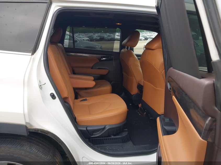 2021 Toyota Highlander VIN 5TDEBRCH2MS036362 IAAI salvage auction — FRONT END, Salvage Title, sold $24,600 on 2026-07-17 (photo 8)